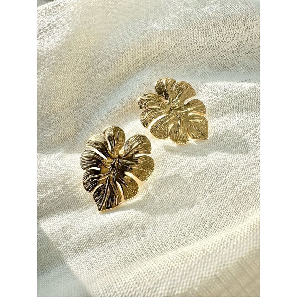 Good palm leaf stud earrings